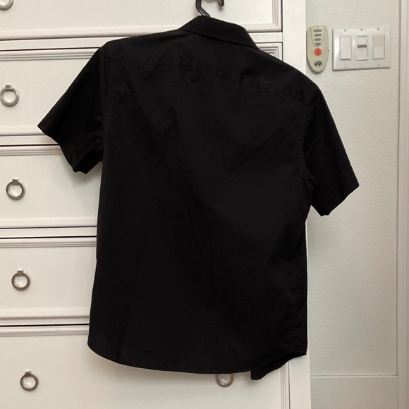 #0396 Black Button Up Size M Brand UNTUCKit - Picture 2 of 3